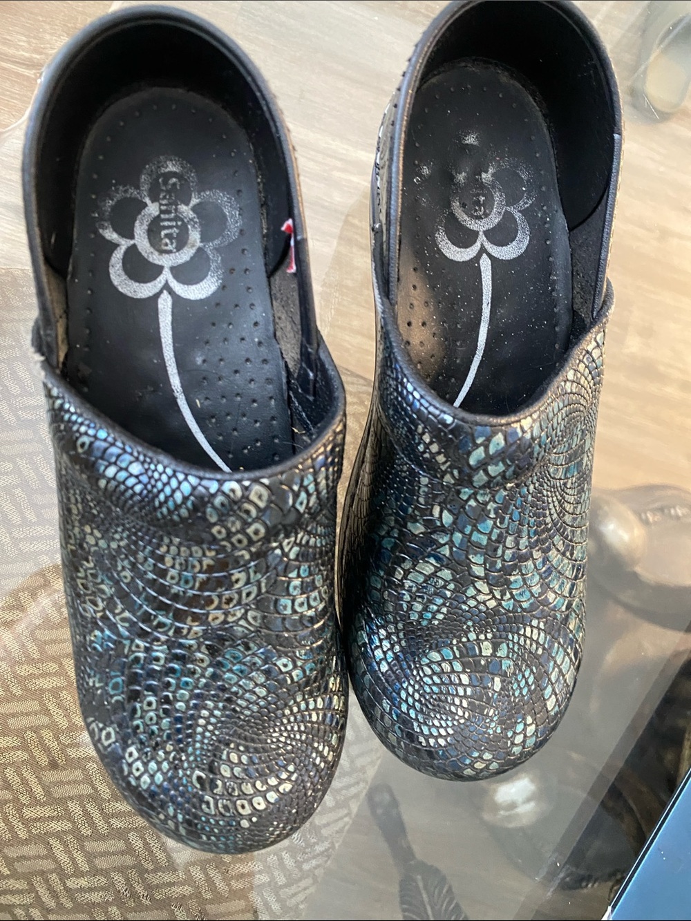 Blue Mosaic Pattern Clogs - Picture 5 of 7